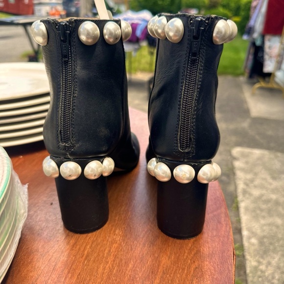 SOLD No Longer Available Katy Perry Black Heels with Pearls Size 6 - Picture 2 of 3